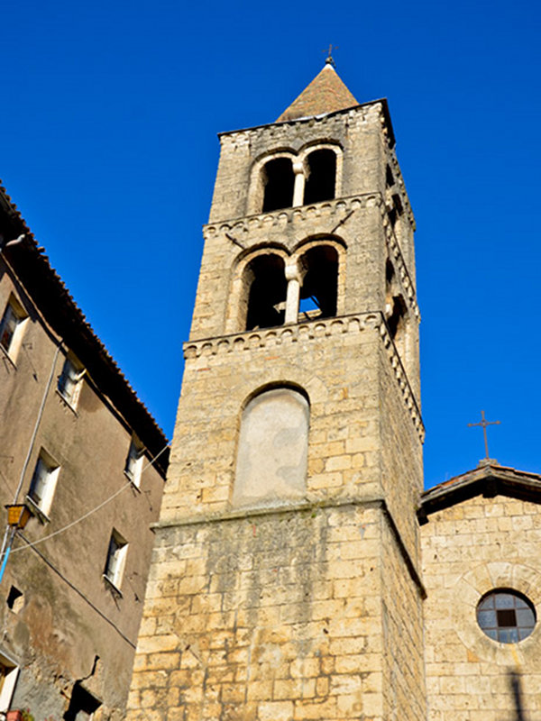 Chiesa di San Pietro: scorcio del campanile